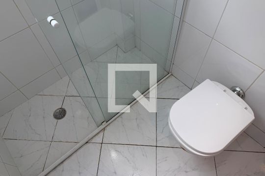 Banheiro de kitnet/studio para alugar com 1 quarto, 32m² em Boqueirão, Santos