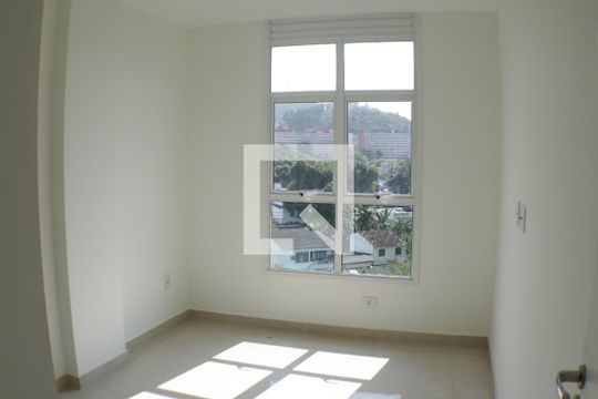 Quarto de kitnet/studio à venda com 1 quarto, 40m² em Taquara, Rio de Janeiro