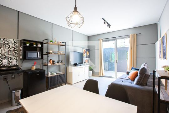 sala de kitnet/studio para alugar com 1 quarto, 48m² em Perdizes, São Paulo