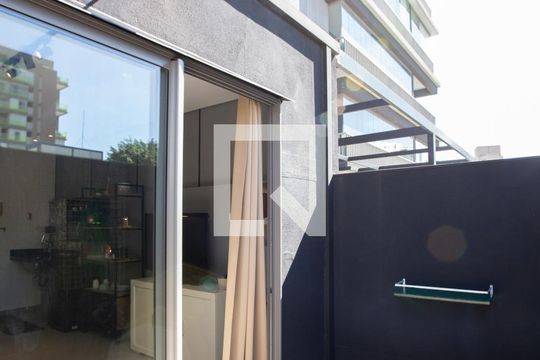 varanda de kitnet/studio para alugar com 1 quarto, 48m² em Perdizes, São Paulo