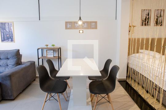 sala de kitnet/studio para alugar com 1 quarto, 48m² em Perdizes, São Paulo
