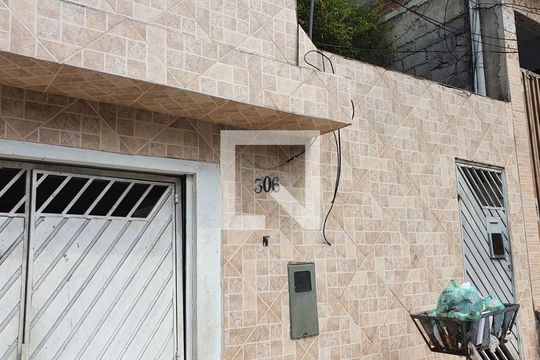 Fachada de casa para alugar com 1 quarto, 30m² em Vila Brasil, São Paulo