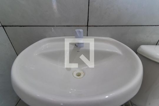 Banheiro - Torneira de casa para alugar com 1 quarto, 30m² em Vila Brasil, São Paulo
