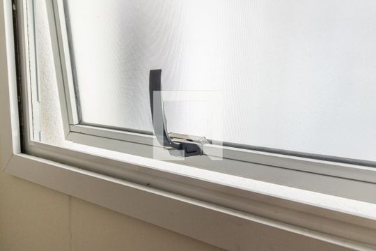 Detalhe do banheiro de apartamento para alugar com 2 quartos, 35m² em Vila Mazzei, São Paulo