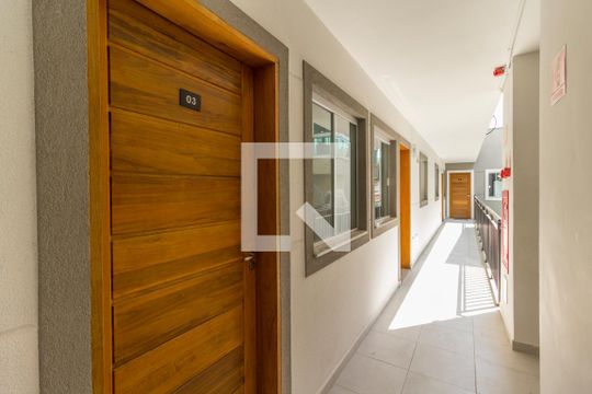 Corredor de apartamento para alugar com 2 quartos, 35m² em Vila Mazzei, São Paulo