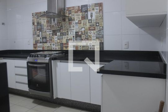 Cozinha de casa para alugar com 2 quartos, 120m² em Jardim Guayana, São Paulo