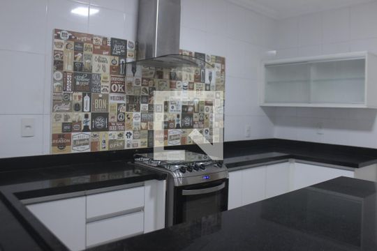Cozinha de casa para alugar com 2 quartos, 120m² em Jardim Guayana, São Paulo