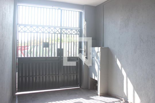 Garagem de casa para alugar com 2 quartos, 120m² em Jardim Guayana, São Paulo