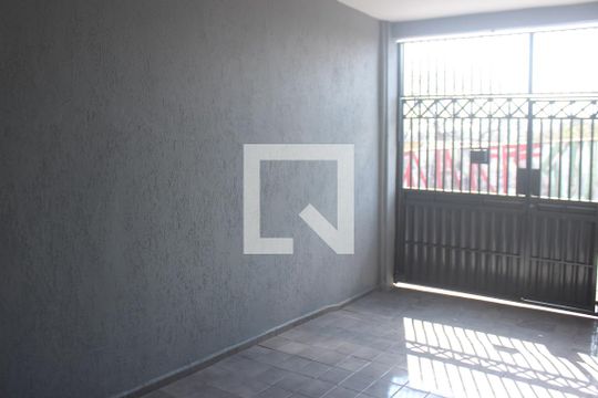 Garagem de casa para alugar com 2 quartos, 120m² em Jardim Guayana, São Paulo