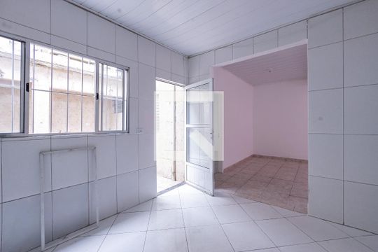 Cozinha de casa de condomínio para alugar com 2 quartos, 70m² em Penha de França, São Paulo