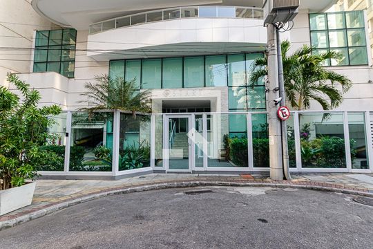 Entrada de apartamento à venda com 2 quartos, 70m² em Vital Brasil, Niterói