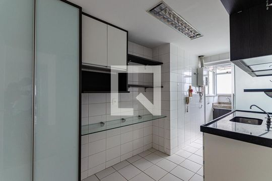 Cozinha de apartamento à venda com 2 quartos, 70m² em Vital Brasil, Niterói