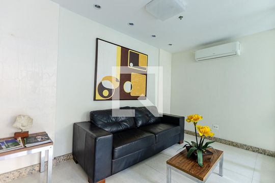 Hall de Entrada de apartamento à venda com 2 quartos, 70m² em Vital Brasil, Niterói