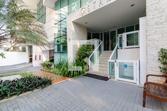 Entrada de apartamento à venda com 2 quartos, 70m² em Vital Brasil, Niterói