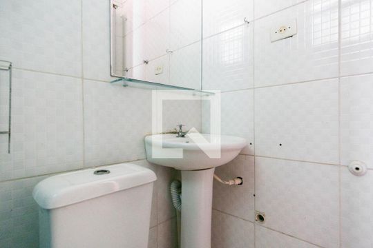 Banheiro de casa de condomínio à venda com 2 quartos, 70m² em Vila São Vicente, São Paulo