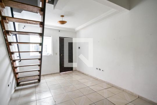 Sala de casa de condomínio à venda com 2 quartos, 70m² em Vila São Vicente, São Paulo