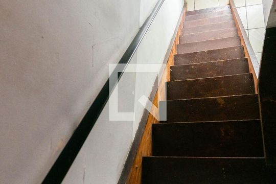 Escadas de casa de condomínio à venda com 2 quartos, 70m² em Vila São Vicente, São Paulo