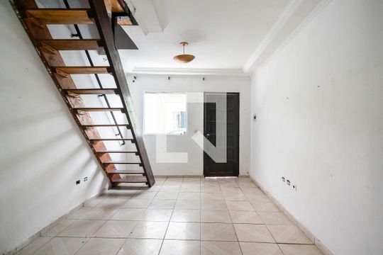 Sala de casa de condomínio à venda com 2 quartos, 70m² em Vila São Vicente, São Paulo