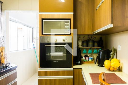 Cozinha de apartamento para alugar com 2 quartos, 76m² em Vila Oratório, São Paulo