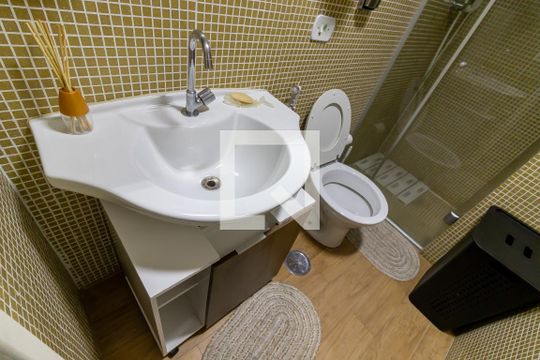 Banheiro Social de apartamento para alugar com 3 quartos, 81m² em Vila Olímpia, São Paulo