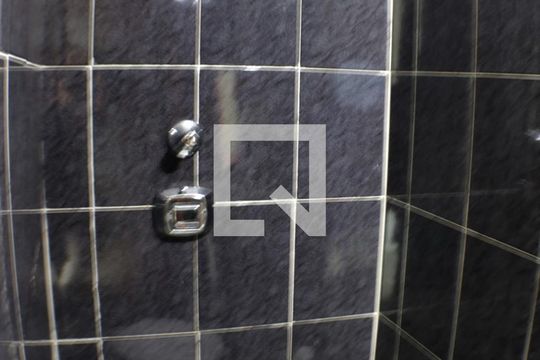 Banheiro do Quarto 2 de casa de condomínio à venda com 5 quartos, 490m² em Taquara, Rio de Janeiro