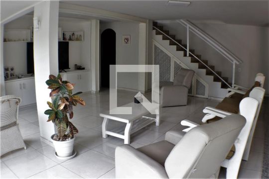 Sala de casa de condomínio à venda com 5 quartos, 490m² em Taquara, Rio de Janeiro