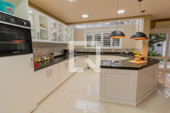 Cozinha de casa à venda com 4 quartos, 409m² em Campestre, São Leopoldo