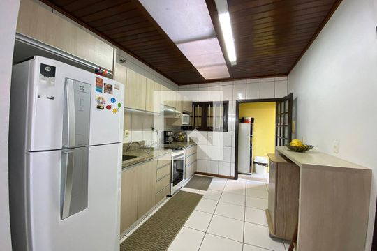 Cozinha de casa à venda com 3 quartos, 210m² em Scharlau, São Leopoldo