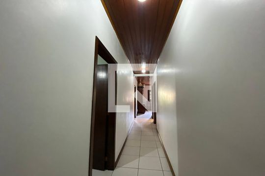 Corredor de casa à venda com 3 quartos, 210m² em Scharlau, São Leopoldo