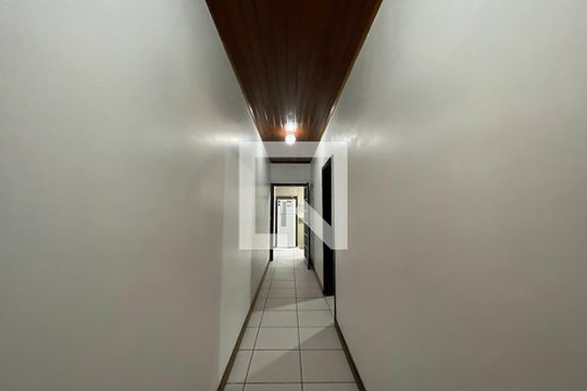 Corredor de casa à venda com 3 quartos, 210m² em Scharlau, São Leopoldo