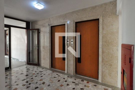 Hall de Elevadores de apartamento para alugar com 2 quartos, 70m² em Vila Mariana, São Paulo