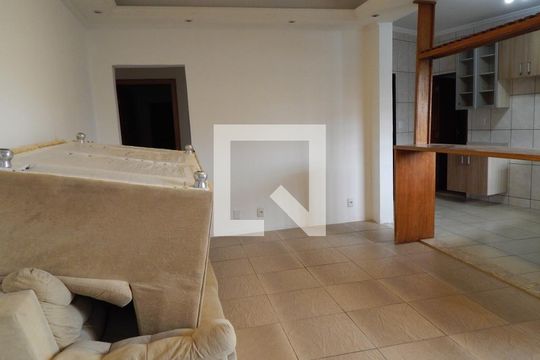 Sala de casa para alugar com 2 quartos, 98m² em Jardim de Lourdes, Embu das Artes