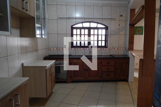 Cozinha de casa para alugar com 2 quartos, 98m² em Jardim de Lourdes, Embu das Artes