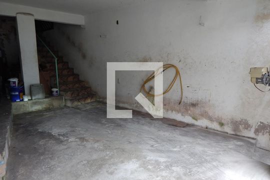 Garagem de casa para alugar com 2 quartos, 98m² em Jardim de Lourdes, Embu das Artes