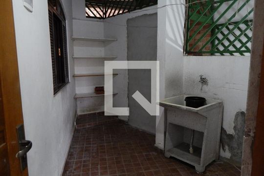 Área de Serviço de casa para alugar com 2 quartos, 98m² em Jardim de Lourdes, Embu das Artes