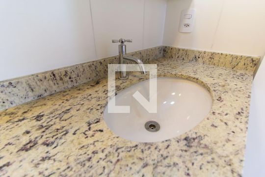 Banheiro Social de apartamento para alugar com 2 quartos, 66m² em Quarta Parada, São Paulo