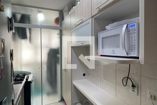 Cozinha de apartamento para alugar com 3 quartos, 65m² em Vila Sofia, São Paulo