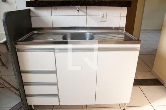 Cozinha de apartamento à venda com 2 quartos, 48m² em Sapucaia, Contagem