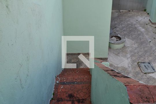 Escada de casa para alugar com 3 quartos, 1m² em Nossa Senhora de Fátima, Nilópolis