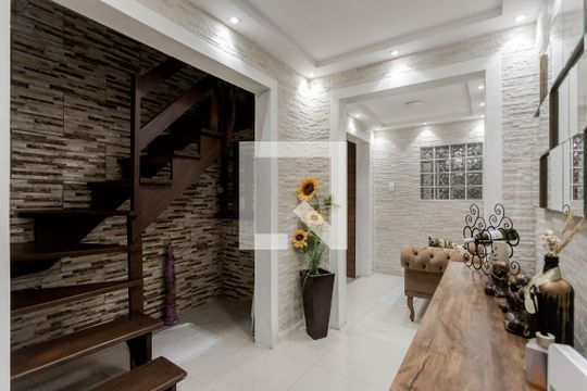 Sala de casa à venda com 2 quartos, 240m² em Sarandi, Porto Alegre