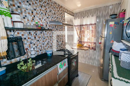 Cozinha de apartamento para alugar com 2 quartos, 54m² em Fazenda da Juta, São Paulo