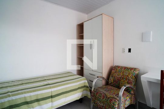 Quarto de casa para alugar com 1 quarto, 25m² em Wanel Ville, Sorocaba