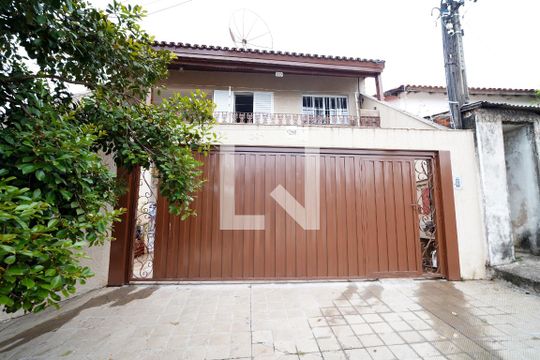 Fachada de casa para alugar com 1 quarto, 25m² em Wanel Ville, Sorocaba
