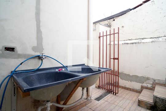 Área de Serviço de casa para alugar com 1 quarto, 25m² em Wanel Ville, Sorocaba
