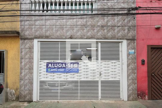 Fachada de casa à venda com 2 quartos, 70m² em Jardim Iva, São Paulo