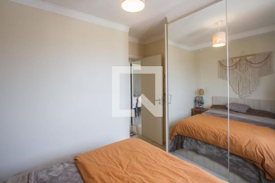 Quarto 2 de apartamento para alugar com 2 quartos, 54m² em Parque Maria Helena, São Paulo