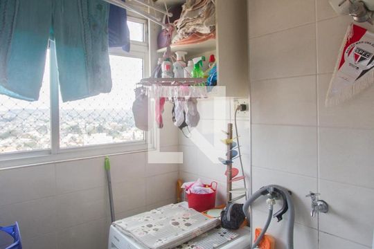 Área de Serviço de apartamento para alugar com 2 quartos, 54m² em Parque Maria Helena, São Paulo