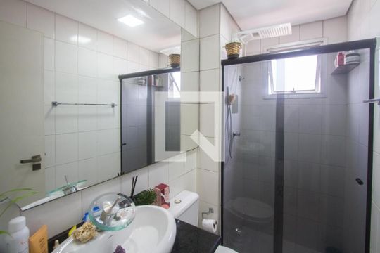 Banheiro de apartamento para alugar com 2 quartos, 54m² em Parque Maria Helena, São Paulo