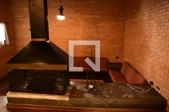 Sala de casa de condomínio para alugar com 4 quartos, 800m² em Bosque do Vianna, Cotia