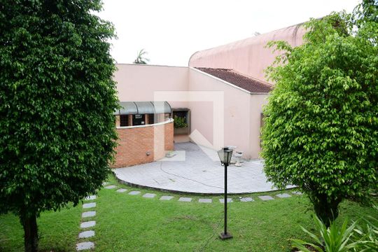 Quintal de casa de condomínio para alugar com 4 quartos, 800m² em Bosque do Vianna, Cotia